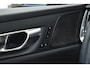 Volvo V60 2.0 B3 Plus Dark l Elektrisch verstelbare voorstoelen + geheugen l 360 graden camera l Harman & Kardon Premium audiosysteem l Trekhaak l Verwarmbare voorstoelen + stuur l Adaptieve cruise control + Pilot Assist l