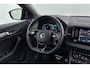 Skoda Karoq 1.5 TSI ACT Sportline Business Sportief silhouet in Black Magic, met alle ruimte die je van een Karoq verwacht