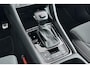 Skoda Karoq 1.5 TSI ACT Sportline Business Sportief silhouet in Black Magic, met alle ruimte die je van een Karoq verwacht