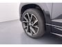 Skoda Karoq 1.5 TSI ACT Sportline Business Sportief silhouet in Black Magic, met alle ruimte die je van een Karoq verwacht