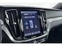 Volvo V60 2.0 T8 Plug-in hybrid AWD Ultimate Dark Zweedse verfijning met een krachtig hybride hart