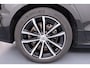 Volvo V60 2.0 T8 Plug-in hybrid AWD Ultimate Dark Zweedse verfijning met een krachtig hybride hart