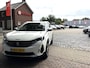 Peugeot 3008 1.6 Stekker Hybride 225 Luxe Allure * Automaat * Plug in * Super Luxe * * Navigatie * 1/2 Leder * Dodehoekbewaking * Stoelverwarming * L.M. Velgen * Trekhaak * WallBox Stekker * Vingerhoets; Vierde Generatie Eersteklas Service. Al meer dan 100 jaar een begrip in de Brabantse Kempen
