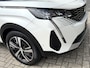 Peugeot 3008 1.6 Stekker Hybride 225 Luxe Allure * Automaat * Plug in * Super Luxe * * Navigatie * 1/2 Leder * Dodehoekbewaking * Stoelverwarming * L.M. Velgen * Trekhaak * WallBox Stekker * Vingerhoets; Vierde Generatie Eersteklas Service. Al meer dan 100 jaar een begrip in de Brabantse Kempen