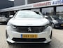 Peugeot 3008 1.6 Stekker Hybride 225 Luxe Allure * Automaat * Plug in * Super Luxe * * Navigatie * 1/2 Leder * Dodehoekbewaking * Stoelverwarming * L.M. Velgen * Trekhaak * WallBox Stekker * Vingerhoets; Vierde Generatie Eersteklas Service. Al meer dan 100 jaar een begrip in de Brabantse Kempen