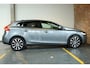 Volvo V40 T3 Automaat Dynamic Edition | Panoramadak | Climate Control | Stoelverwarming | Parkeercamera | Keyless Entree | Parkeersensoren voor + achter | Dealeronderhouden | High Performance Audio | Volvo on Call |