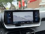 Peugeot 2008 Benzine 130 Pk * Hele Complete * * Trekhaak * Navigatie * Vierseizoenenbanden * Achteruitrij Camera * 1/2 Lederen Interieur * Keyless Start Button * Climate & Cruise Control * Vingerhoets; Vierde Generatie Eersteklas Service. Al meer dan 100 jaar een begrip in de Brabantse Kempen