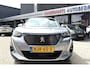 Peugeot 2008 Benzine 130 Pk * Hele Complete * * Trekhaak * Navigatie * Vierseizoenenbanden * Achteruitrij Camera * 1/2 Lederen Interieur * Keyless Start Button * Climate & Cruise Control * Vingerhoets; Vierde Generatie Eersteklas Service. Al meer dan 100 jaar een begrip in de Brabantse Kempen