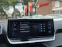 Peugeot 2008 Benzine 130 Pk * Hele Complete * * Trekhaak * Navigatie * Vierseizoenenbanden * Achteruitrij Camera * 1/2 Lederen Interieur * Keyless Start Button * Climate & Cruise Control * Vingerhoets; Vierde Generatie Eersteklas Service. Al meer dan 100 jaar een begrip in de Brabantse Kempen