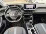 Peugeot 2008 Benzine 130 Pk * Hele Complete * * Trekhaak * Navigatie * Vierseizoenenbanden * Achteruitrij Camera * 1/2 Lederen Interieur * Keyless Start Button * Climate & Cruise Control * Vingerhoets; Vierde Generatie Eersteklas Service. Al meer dan 100 jaar een begrip in de Brabantse Kempen