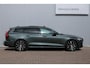 Volvo V60 T8 Plug-in hybrid AWD Plus Dark | Trekhaak | Panoramadak | Verwarmbare voorstoelen, achterbank en stuurwiel | Head-up display | 360 graden camera | Premium audio by Harman Kardon | Apple carplay/Android auto