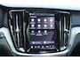 Volvo V60 T8 Plug-in hybrid AWD Plus Dark | Trekhaak | Panoramadak | Verwarmbare voorstoelen, achterbank en stuurwiel | Head-up display | 360 graden camera | Premium audio by Harman Kardon | Apple carplay/Android auto