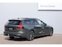 Volvo V60 T8 Plug-in hybrid AWD Plus Dark | Trekhaak | Panoramadak | Verwarmbare voorstoelen, achterbank en stuurwiel | Head-up display | 360 graden camera | Premium audio by Harman Kardon | Apple carplay/Android auto