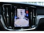 Volvo V60 T8 Plug-in hybrid AWD Plus Dark | Trekhaak | Panoramadak | Verwarmbare voorstoelen, achterbank en stuurwiel | Head-up display | 360 graden camera | Premium audio by Harman Kardon | Apple carplay/Android auto
