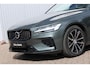 Volvo V60 T8 Plug-in hybrid AWD Plus Dark | Trekhaak | Panoramadak | Verwarmbare voorstoelen, achterbank en stuurwiel | Head-up display | 360 graden camera | Premium audio by Harman Kardon | Apple carplay/Android auto