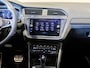 Volkswagen Tiguan 1.5 TSI R-Line Business+ / 150pk / NAP / Panorama dak / Stoelverwarming / Voorruit verwarming /