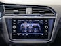 Volkswagen Tiguan 1.5 TSI R-Line Business+ / 150pk / NAP / Panorama dak / Stoelverwarming / Voorruit verwarming /