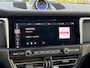 Porsche Macan 2.0 / Trekhaak / Panoramadak / Camera / Adaptieve Stoelen / Luchtvering / 21'' / Bose / Sportchrono / CarPlay / Dodehoek / DAB / ACC