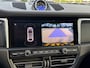 Porsche Macan 2.0 / Trekhaak / Panoramadak / Camera / Adaptieve Stoelen / Luchtvering / 21'' / Bose / Sportchrono / CarPlay / Dodehoek / DAB / ACC