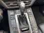 Porsche Macan 2.0 / Trekhaak / Panoramadak / Camera / Adaptieve Stoelen / Luchtvering / 21'' / Bose / Sportchrono / CarPlay / Dodehoek / DAB / ACC