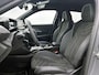 Peugeot e-2008 EV 156pk GT Avantage 54 kWh Automaat | 403km WLTP Actieradius | Navigatie | Camera v+a | Leder/Alcantara | Stoel elektrisch+verwarmd+massage | Full Led koplampen | Parkeersensoren v+a | Keyless | Adaptieve Cruise Control | Dodehoeksensor | DAB+ radio | Apple Carplay / Android Auto | Donker getint glas | 17" lichtmetalen velgen |