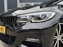 BMW 3-Serie Touring 320e High Executive M Pakket | Panorama | Leder | Full LED | Digital Cockpit | CarPlay | Navigatie | Climate | Trekhaak