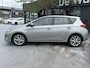 Toyota Auris 1.8 Hybrid Lease/hybride/automaat/airco/cruise/camera/navi/LM velgen/12 maanden garantie