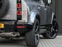Land Rover Defender 110 2.0 P400e 110 X-Dynamic HSE | Panoramadak | NL-Auto | Dealeronderhouden | Meridian Sound | HUD | 360 Camera | Luchtvering | Stoelverwarming + Ventilatie | Memory Seats | Trekhaak | Koelbox | Ambiance Interieur |