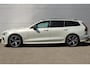 Volvo V60 T6 Automaat Plug-in hybrid AWD Plus Dark | Birch Light Metallic | Panoramadak | Elektrisch Verstelbare Stoelen Met Geheugen | Exterior Styling Kit | Diffusor Met 4-Pijps Uitlaatsierstukken | Getint Glas Achter | BLIS | Belettering Achterklep Zwart | Grille Zwart Incl. Embleem | 19-Inch Lichtmetalen Velgen R-Design | Keyless | Adaptieve Cruise Control | Pilot Assist | Nappa Leder/Open Grid Textiel Contourstoelen R-Design | Elektrische Achterklep Met Sensorsturing | Sportstuur | Stoelverwarming | Stuurverwarming | High Performance Audio | Achteruitrijcamera | Parkeersensoren Voor & Achter incl. Achteruitrijcamera |