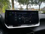Peugeot 2008 1.2 PureTech 100PK Allure | KEYLESS ENTRY & START| DRAADLOZE TELEFOONLADER| LED| NAVIGATIE + APPLE CARPLAY/ANDROID AUTO| PARKEERSENSOREN| DAB|
