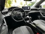 Peugeot 2008 1.2 PureTech 100PK Allure | KEYLESS ENTRY & START| DRAADLOZE TELEFOONLADER| LED| NAVIGATIE + APPLE CARPLAY/ANDROID AUTO| PARKEERSENSOREN| DAB|