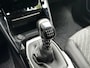 Peugeot 2008 1.2 PureTech 100PK Allure | KEYLESS ENTRY & START| DRAADLOZE TELEFOONLADER| LED| NAVIGATIE + APPLE CARPLAY/ANDROID AUTO| PARKEERSENSOREN| DAB|