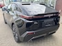 Toyota C-HR / C-HR+ FIRST EDITION 77KWH NIEUW DIRECT LEVERBAAR! STOEL/STUURVERW 20'' LM-VELGEN BLIND SPOT EL-ACHTERKLEP WARMTEPOMP NAVI PARK-SENSOREN CAMERA CLIMA APPLE/ANDROID