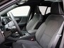 Volvo XC40 2.0 B4 Plus Black Edition Automaat / Panoramadak / 360* Camera / Trekhaak / 20" velgen / Verwarmd voorraam / Reservewiel