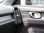 Volvo XC40 2.0 B4 Plus Black Edition Automaat / Panoramadak / 360* Camera / Trekhaak / 20" velgen / Verwarmd voorraam / Reservewiel