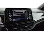 Volkswagen T-Roc 1.5 TSI 150pk DSG R-Line Business+ Black Style Trekhaak Camera IQ.Light Panoramadak Virtual Cockpit Navigatie