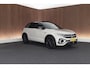 Volkswagen T-Roc 1.5 TSI 150pk DSG R-Line Business+ Black Style Trekhaak Camera IQ.Light Panoramadak Virtual Cockpit Navigatie