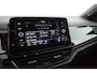Volkswagen T-Roc 1.5 TSI 150pk DSG R-Line Business+ Black Style Trekhaak Camera IQ.Light Panoramadak Virtual Cockpit Navigatie