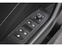 Volkswagen T-Roc 1.5 TSI 150pk DSG R-Line Business+ Black Style Trekhaak Camera IQ.Light Panoramadak Virtual Cockpit Navigatie