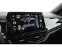 Volkswagen T-Roc 1.5 TSI 150pk DSG R-Line Business+ Black Style Trekhaak Camera IQ.Light Panoramadak Virtual Cockpit Navigatie