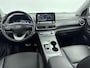 Hyundai Kona Electric EV Premium Sky 64 kWh | SoH 95,4% | WLTP 484km | Warmtepomp | 3-fasen | Schuifdak | Leer | Stoelventilatie | Head-up display |