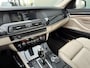 BMW 5-Serie BWJ 2011 523i 204 PK High Executive AUTOMAAT | TREKHAAK | LEDER | STOELVERW. | ELEKTR. STOELEN | NAVI | CLIMA | CRUISE | LMV | PDC