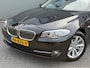 BMW 5-Serie BWJ 2011 523i 204 PK High Executive AUTOMAAT | TREKHAAK | LEDER | STOELVERW. | ELEKTR. STOELEN | NAVI | CLIMA | CRUISE | LMV | PDC