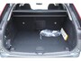 Volvo XC60 T6 Plug-in hybrid AWD Ultra Dark | Panoramadak | Luchtvering | Trekhaak | Head-up display | Verwarmbare voorstoelen, achterbank en stuurwiel | Premium audio by Harman Kardon | Adaptieve cruise control |