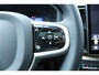 Volvo XC60 T6 Plug-in hybrid AWD Ultra Dark | Panoramadak | Luchtvering | Trekhaak | Head-up display | Verwarmbare voorstoelen, achterbank en stuurwiel | Premium audio by Harman Kardon | Adaptieve cruise control |