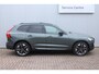 Volvo XC60 T6 Plug-in hybrid AWD Ultra Dark | Panoramadak | Luchtvering | Trekhaak | Head-up display | Verwarmbare voorstoelen, achterbank en stuurwiel | Premium audio by Harman Kardon | Adaptieve cruise control |
