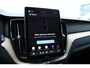Volvo XC60 T6 Plug-in hybrid AWD Ultra Dark | Panoramadak | Luchtvering | Trekhaak | Head-up display | Verwarmbare voorstoelen, achterbank en stuurwiel | Premium audio by Harman Kardon | Adaptieve cruise control |