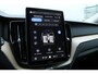Volvo XC60 T6 Plug-in hybrid AWD Ultra Dark | Panoramadak | Luchtvering | Trekhaak | Head-up display | Verwarmbare voorstoelen, achterbank en stuurwiel | Premium audio by Harman Kardon | Adaptieve cruise control |