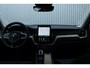 Volvo XC60 T6 Plug-in hybrid AWD Ultra Dark | Panoramadak | Luchtvering | Trekhaak | Head-up display | Verwarmbare voorstoelen, achterbank en stuurwiel | Premium audio by Harman Kardon | Adaptieve cruise control |
