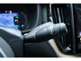 Volvo XC60 T6 Plug-in hybrid AWD Ultra Dark | Panoramadak | Luchtvering | Trekhaak | Head-up display | Verwarmbare voorstoelen, achterbank en stuurwiel | Premium audio by Harman Kardon | Adaptieve cruise control |